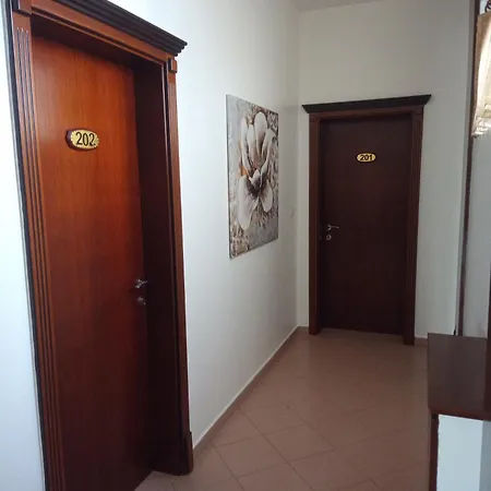 فندق Prince Hotel Fier 3*