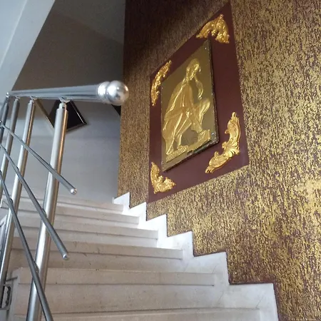 Prince Hotel Fier فندق 3*