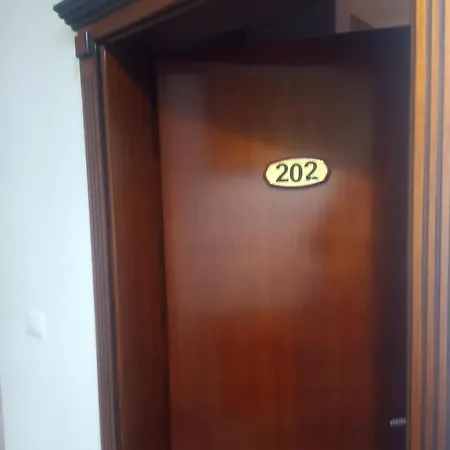 فندق Prince Hotel Fier 3*