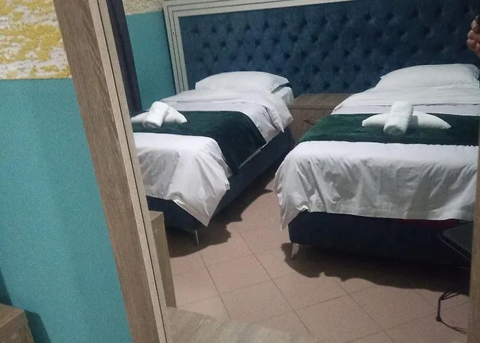 Prince Hotel Fier ホテル 3*
