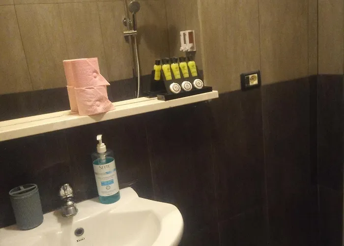 Prince Hotel Fier ホテル