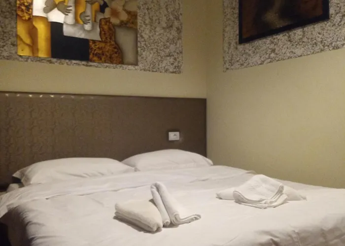 ホテル Prince Hotel Fier フィエル