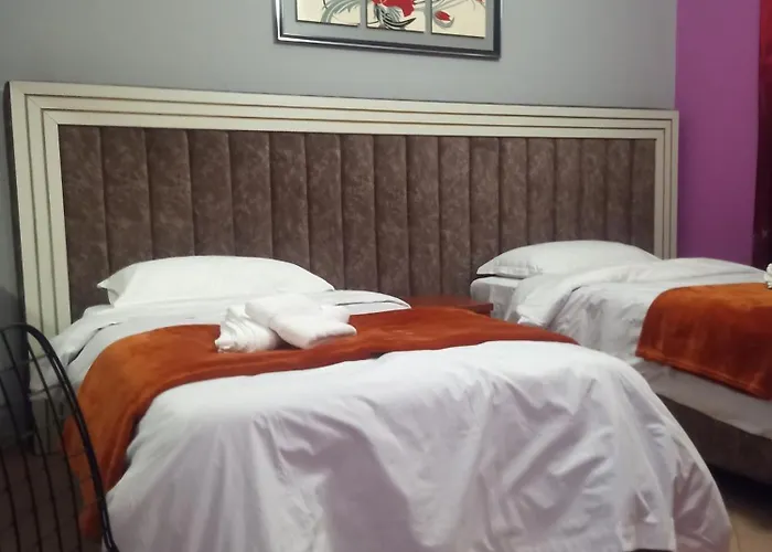 Prince Hotel Fier ホテル