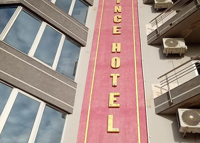 Prince Hotel Fier ホテル フィエル