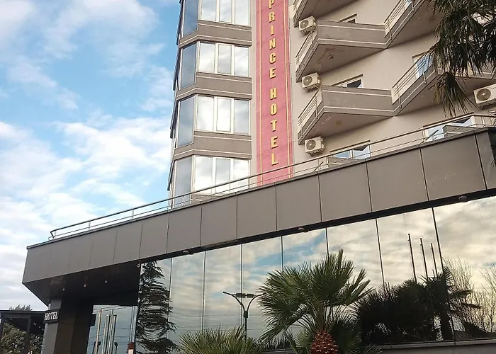 Prince Hotel Fier ホテル